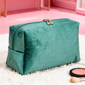 Pochette de maquillage tendance pour femmes, en velours doux, trousse de toilette portable, fermeture à glissière, pochette cosmétique pour femmes - Product Image 1