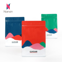 Sachet de café à impression numérique à faible MOQ, avec logo personnalisé, pochette verticale avec valve de dégazage, emballage de café noir mat
