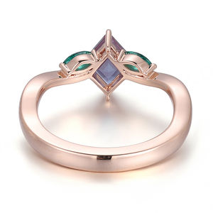 Bague de fiançailles en or massif 18 carats avec alexandrite de laboratoire taille cerf-volant, pierre précieuse d'alexandrite de laboratoire, bague de mariage pour femme, design élégant - Product Image 3