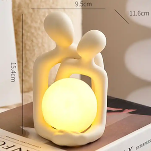 Gran oferta decoraciones de Mesa presente amante abrazando pareja estatua cerámica <span class=keywords><strong>luz</strong></span> nocturna - Product Image 6