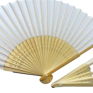 Abanicos Plegables de Bambú Tallado de 23 cm de Largo, Color Morado Claro, para Bodas, con Logotipo Personalizado, Regalo Promocional - Product Image 2