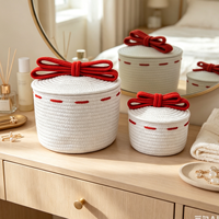 Boîte de rangement en corde de coton tressée à la main avec couvercle à nœud, organisateur décoratif anti-poussière pour chambre, chambre d'enfant, table, petits objets