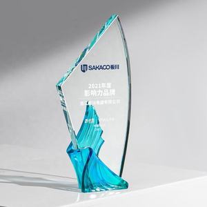 Trophée d'honneur en cristal 2025 – Excellent trophée étoile sculpté en cristal exquis pour la mémoire - Product Image 3