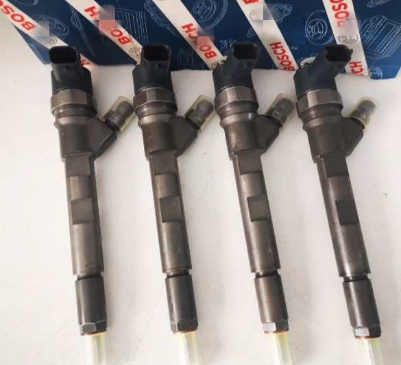 common rail injector 0445110059  05066820AA injector for  Chrysler  Voyager Jeep injector nozzle 0445110059  05066820AA