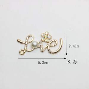 Nouveauté 2025 : Breloques fantaisie colorées en alliage plaqué argent/or pour coques de téléphone DIY, lettres LOVE en strass, style créateur - Product Image 5