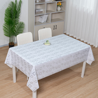 Nappe Rectangulaire en PVC Effet Feuilles Argentées RNPT – Fabrication de Nappes de Table pour Pique-nique