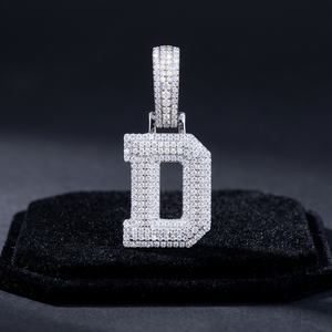 Luxira Jewels Colgante de Letra B de Plata 925 con Oro Rosa y Moissanita, Charm Inicial Iced Out, Corte Brillante, Estilo Hiphop, Joyería Unisex para Regalo - Product Image 2