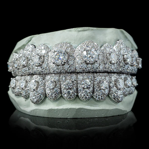 Joyería Fina Estilo Hip Hop Set Honeymoon de Grills de Diamantes para Dientes, Grills Personalizados con Moissanita VVS Helada y Piedra Central Grande - Product Image 1
