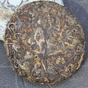 Vente chaude : Gâteau de thé <span class=keywords><strong>Pu</strong></span>-erh de 100 grammes, Bingdao, doux, Cha Bing, <span class=keywords><strong>Pu</strong></span>-erh brut, Lingcang Xiao Puer Cha Bing - Product Image 2