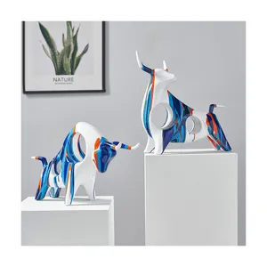 Peinture abstraite à la main décoration résine solide vache éléphant Statue Camouflage polyrésine colorée Sculpture d'animal