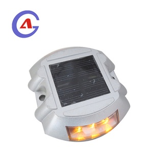 Borne de signalisation routière LED solaire avec réflecteur œil-de-chat, disponible en plusieurs couleurs pour trottoirs, parkings et autres zones - Product Image 5