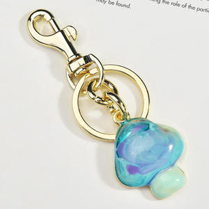 Venta al por mayor caliente gradiente de color en forma de seta llaveros de resina con hebilla de Metal, Anti pérdida de accesorios - Product Image 2