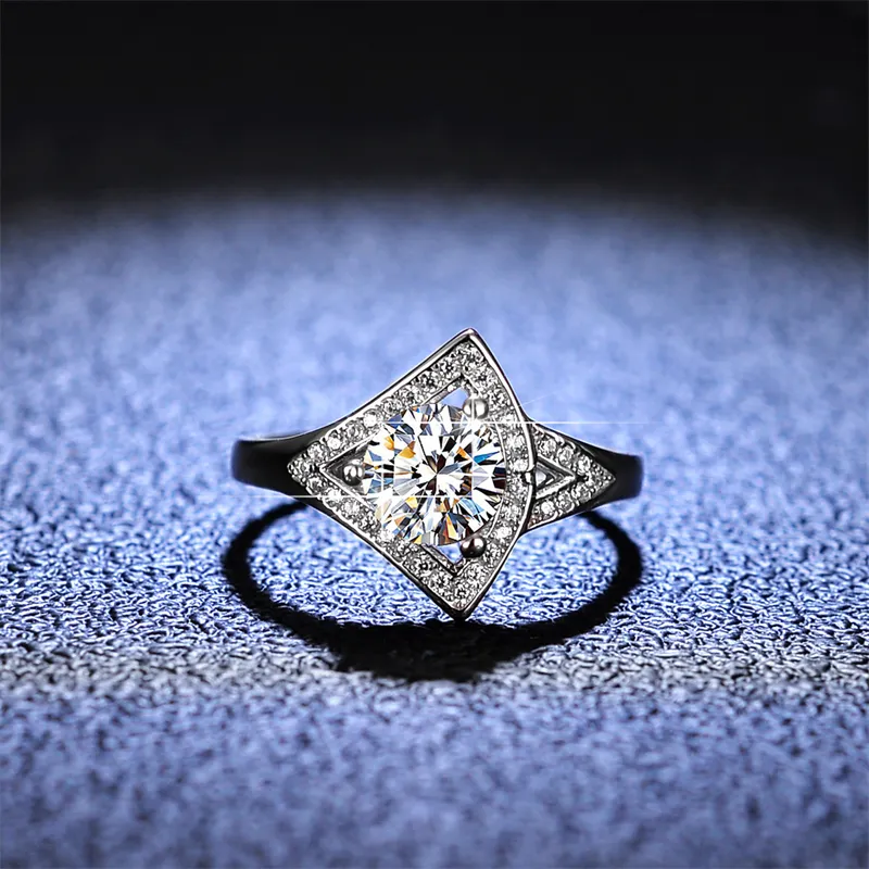 ダイヤモンドモアッサナイトウェディング婚約指輪925スターリング1カラットシルバージュエリー工場卸売