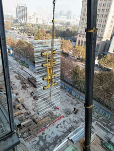 Elevador Eléctrico de Vacío para Vidrio con Control Remoto y Funcionamiento a Batería para un Fácil Manejo Individual - Product Image 5