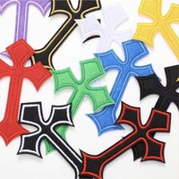 Patchs thermocollants en toile écologique brodés avec un motif de croix Chrome Heart pour la décoration des vêtements, des chaussures et des chapeaux