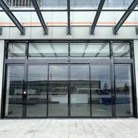 Puerta Corredera Automática Eléctrica con Sensor de Reconocimiento Facial para Control de Acceso en Oficinas, Diseño Moderno y Minimalista, Marco de Vidrio y Metal