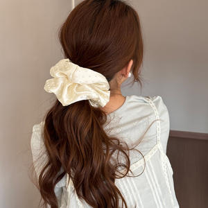 טבעת שיער גדולה עם נקודות גליות מסאטן, קשירת שיער אופנתית בסגנון חוץ יוקרתי לנשים, קישוט שיער בעבודת יד - Product Image 3