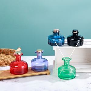 Bouteille diffuseur à roseaux en <span class=keywords><strong>verre</strong></span> personnalisée OEM ODM grande capacité 200ml 300ml multicolore unique avec bâtonnets et bouchon - Product Image 2