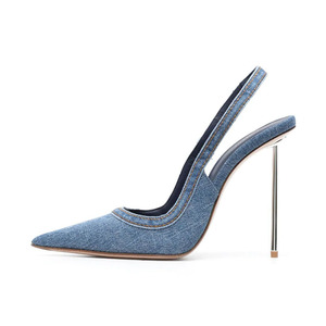 <span class=keywords><strong>Sandali</strong></span> di lusso in denim <span class=keywords><strong>blu</strong></span> estivo <span class=keywords><strong>da</strong></span> <span class=keywords><strong>donna</strong></span> con tacco a spillo a punta con tacco in metallo e tacco alto <span class=keywords><strong>da</strong></span> <span class=keywords><strong>donna</strong></span> in denim - Product Image 1