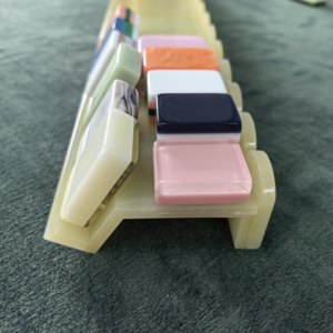 Expositor de Mahjong Americano Premium con Empujadores, Estantes de Acrílico con Diseño de Caparazón de Tortuga, Accesorios de Exhibición para Mahjong Americano - Product Image 2