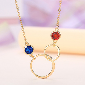 Collana con ciondolo placcato oro con zaffiro e cristallo rosso dal design geometrico per donna, da indossare tutti i giorni, con catena a maglia box, stile classico - Product Image 1