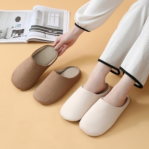Daim bas mémoire <span class=keywords><strong>éponge</strong></span> doux muet japonais coton pantoufles unisexe hiver anti-dérapant confortable bureau intérieur coton chaussures pour femmes - Product Image 1