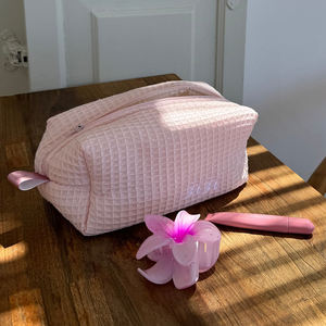 Женская дорожная косметичка большой вместимости с вышитым логотипом на заказ, хлопковая, коричневая, вафельная текстура - Product Image 3