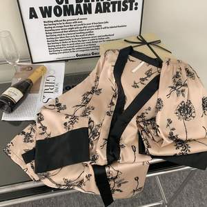 Nouveau chinois rétro imprimé à manches longues Senior femmes rouge Net vent peignoir <span class=keywords><strong>chemise</strong></span> <span class=keywords><strong>de</strong></span> <span class=keywords><strong>nuit</strong></span> pyjamas matin robe ensemble - Product Image 4