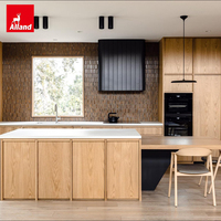 Armoires de cuisine Allandcabinet minimalistes en bois naturel de style japonais, en chêne blanc scié, avec design sans poignées et îlot en marbre
