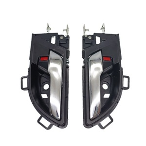 Manija de puerta interior negra para Honda CR-V (2007-2011), números de pieza 72120-SWA-A01ZA y 72160-SWA-A01ZA - Product Image 1