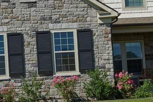 Volets en bois style ferme, porte de grange, décoration murale intérieure, bois recyclé rustique, volet traditionnel pour maison de campagne, coupe-vent - Product Image 3
