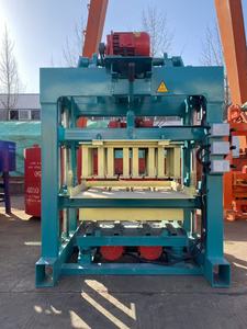 Machine à briques en béton multifonctionnelle QTJ4-40, machine à blocs creux en ciment, machine à pavés avec moules personnalisés - Product Image 3