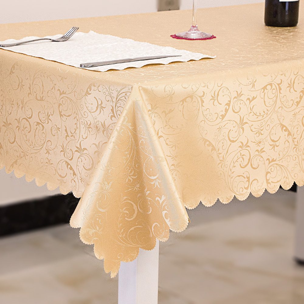 Fiore dorato all'uncinetto