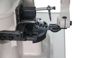 YT-600 <span class=keywords><strong>Strobel</strong></span> Machine à coudre automatique pour dessus et semelle intérieure Chaussures Machines de fabrication de chaussures - Product Image 3