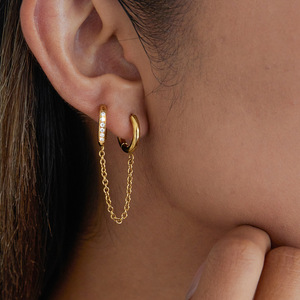Pendientes de Aro con Cadena de Borlas y Circonitas, Chapados en Oro de 18K, Joyería Fina para Uso Diario - Product Image 3