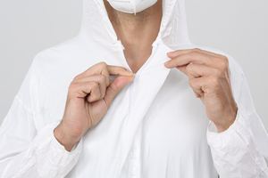 وزرة طبية متعددة الأغراض يمكن التخلص منها مع سترة أمان صغيرة المسامية ميزة مقاومة للماء من مادة PP - Product Image 5