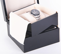 Boîte à montre carrée en bois de luxe brillante avec logo personnalisé de haute qualité, plateau amovible, emballage anti-poussière écologique pour articles de première qualité
