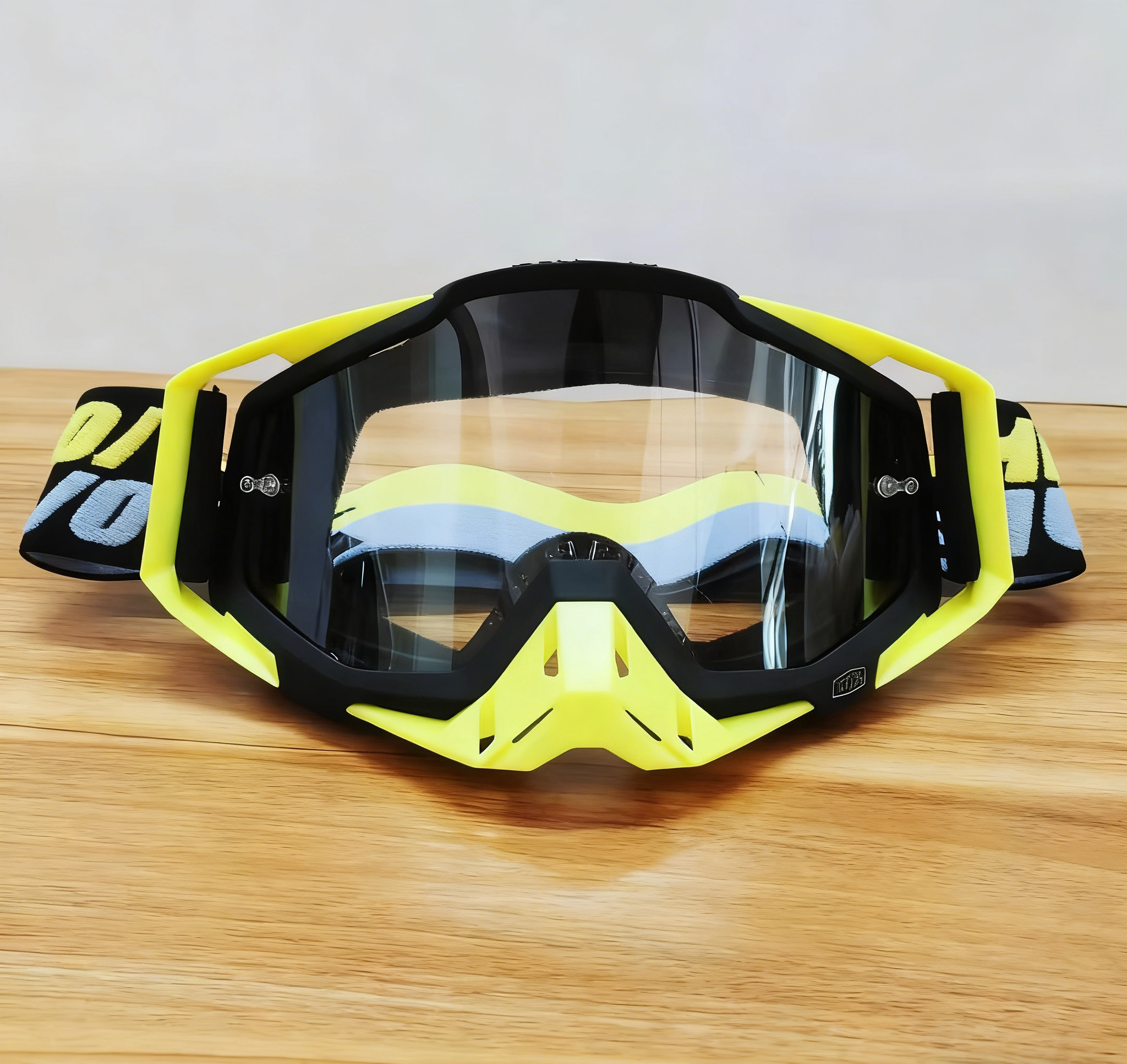7 montures noires, nez jaune, transparent
