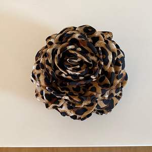 กิ๊บติดผมลายจุดเสือดาวสไตล์ฝรั่งเศสสำหรับผู้หญิง กิ๊บติดผมรูปดอกกุหลาบแบบปรับแต่งได้ - Product Image 2