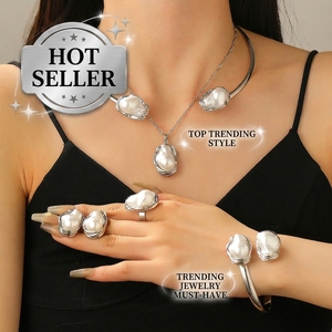 Parure de bijoux élégante et unique en perles d'eau douce naturelles irrégulières, plaquée rhodium, style vintage, pour mariée - Product Image 1