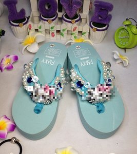 Infradito da donna con perle e gemme, con tacco a zeppa, ideali per la spiaggia, tempestati di brillantini - Product Image 4