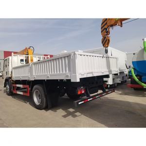 Camion-grue à flèche droite Sinotruk HOWO 4x2 8 tonnes d'occasion haut de gamme avec moteur Yuchai, hauteur de levage de 10 m - Product Image 3