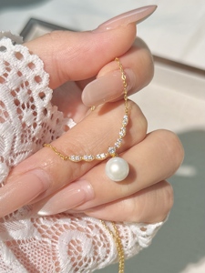 สร้อยคอหงส์พระจันทร์ประดับมุกธรรมชาติและเพทายเงินแท้ 925 จาก UM Jewelry สำหรับทุกเพศ เหมาะเป็นของขวัญวันครบรอบหรือใช้ในชีวิตประจำวัน - Product Image 4