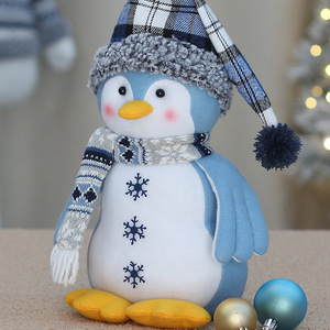 Peluche d'ours polaire avec écharpe et couverture, figurine décorative de Noël pour l'affichage festif - Product Image 3