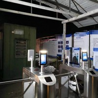 Tourniquets scéniques de taches de système efficace de billet de contrôle d'accès de sécurité avec la porte de tourniquet de trépied d'identification de code barres