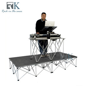 Plateforme de scène DJ pliable avec flight cases pour spectacles en direct - Product Image 1