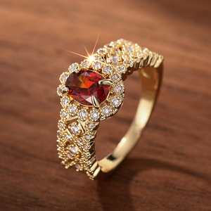 Anello in Stile Vintage con Design Creativo per Donne - Product Image 1