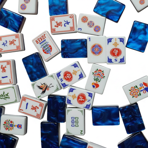 Jeu de tuiles de mahjong en acrylique, tuiles de mahjong bleues marbrées Wild Ones avec tapis pour 4 joueurs, divertissement - Product Image 1