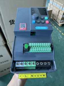 Variador <span class=keywords><strong>de</strong></span> Frecuencia <span class=keywords><strong>de</strong></span> CA Monofásico <span class=keywords><strong>a</strong></span> Trifásico <span class=keywords><strong>de</strong></span> 220V 2.2kw 4kw 3hp 5hp - Product Image 4