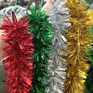 Hiasan Natal Tradisional dari Pita Foil Klasik Merah Emas untuk Pohon Natal Grosir - Product Image 5